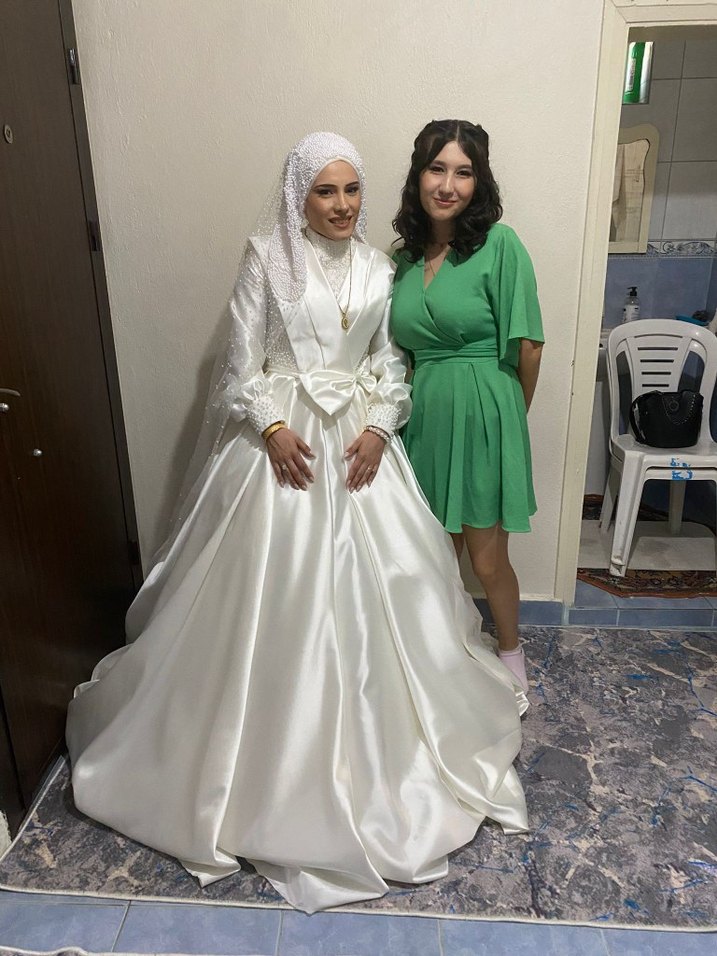 Uzun Beyaz Yaka İşlemeli saten incili gelinlik - Görsel 2