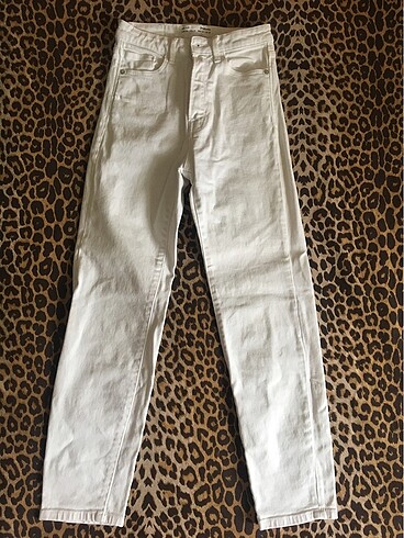 stradivarius slim mom beyaz jean