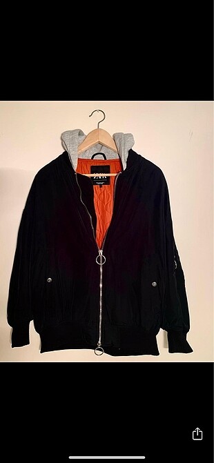 Zara Mont