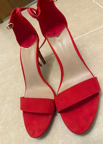 Stradivarius Kırmızı Süet Stiletto Topuklu Kadın Ayakkabı