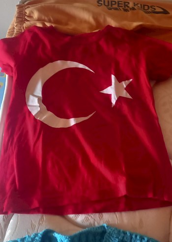 6 Yaş Beden gri Renk hepsinin fiyatı süeter,yelek,şapka,alt 5-6 yaş