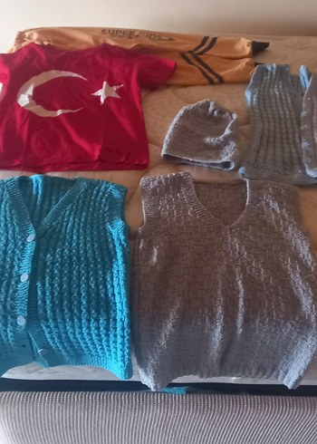hepsinin fiyatı süeter,yelek,şapka,alt 5-6 yaş