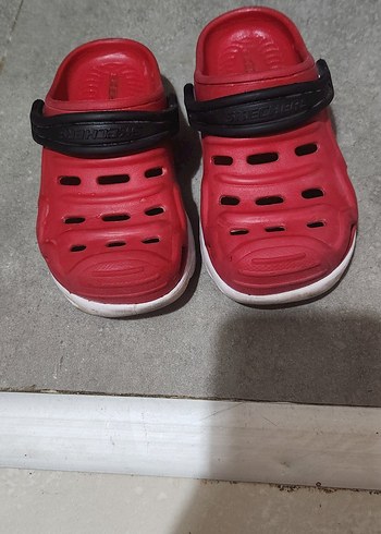28 Beden Kırmızı skechers ışıklı Sandalet