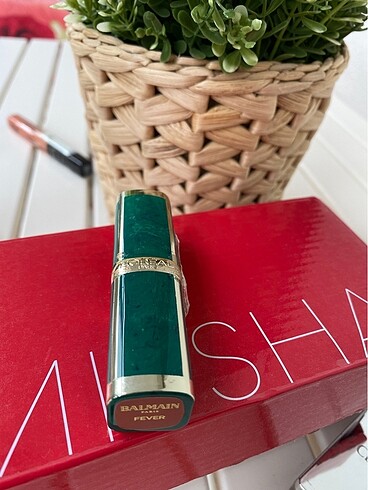 Loreal Balmain fever renk ruj