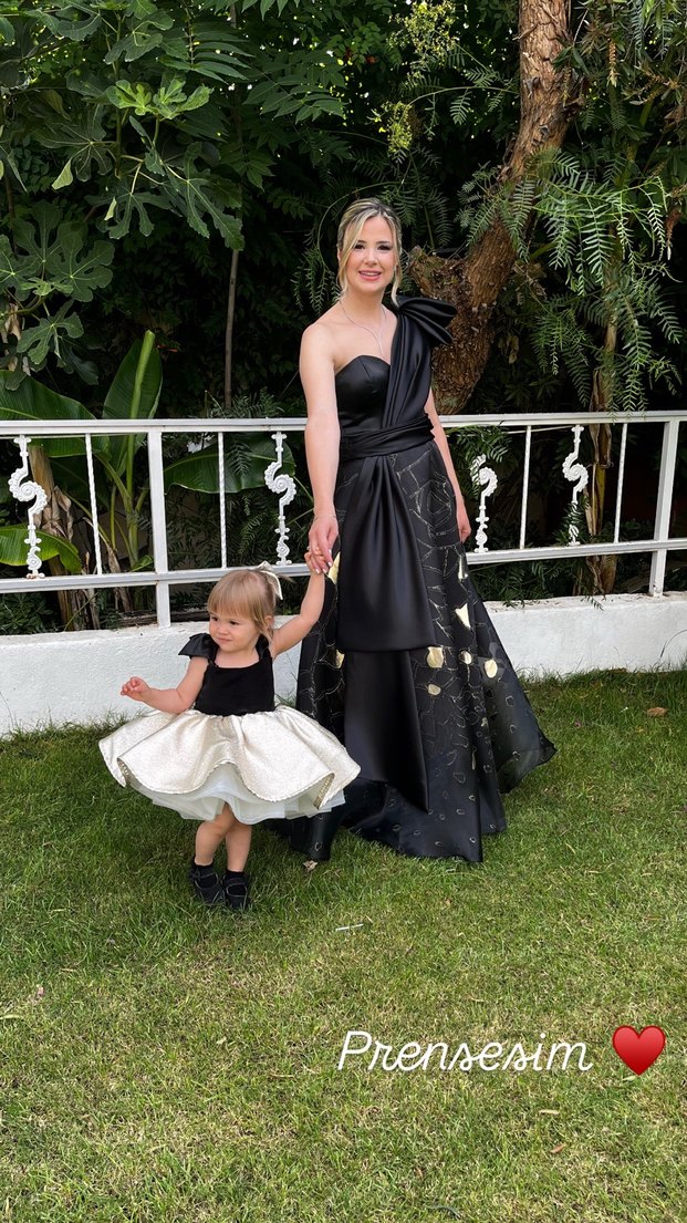 Kız Çocuk Parlak Siyah Elbise - Görsel 4