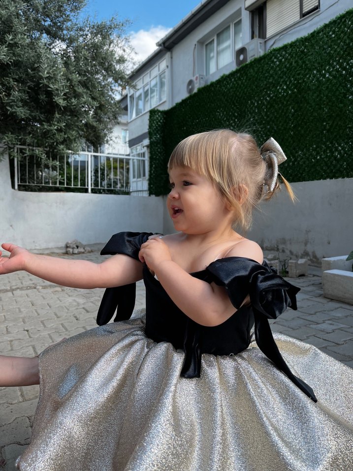Kız Çocuk Parlak Siyah Elbise - Görsel 3