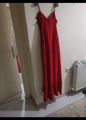 Kırmızı Uzun Askılı Fırfırlı Abiye Elbise - Görsel 2