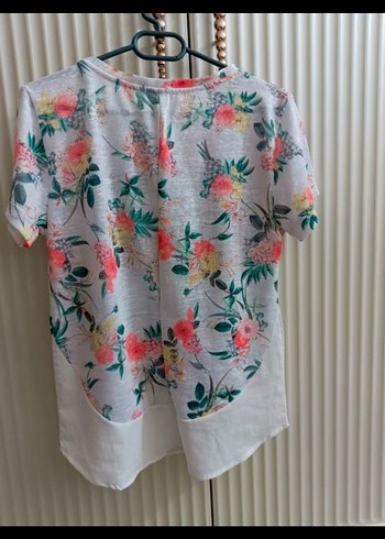 Çiçekli Baskılı Kadın Tişört - Görsel 2