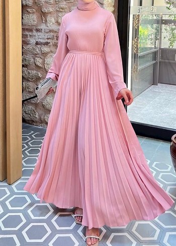 Pembe Pilili Uzun Kollu Uzun Elbise