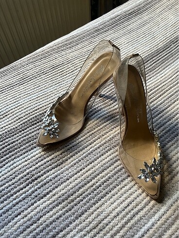 Şeffaf stiletto