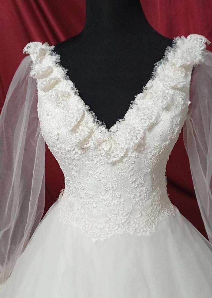 Tül kollu Sade gelinlik - Görsel 4