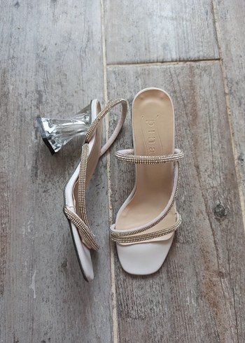 Beyaz Payetli Stiletto Topuklu Kadın Ayakkabı
