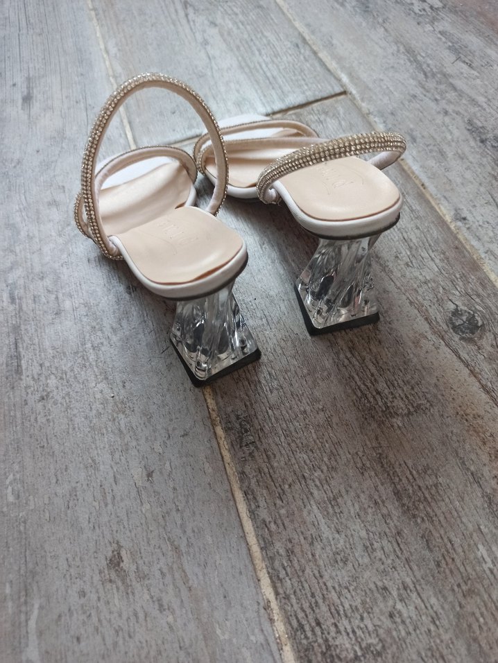 Beyaz Payetli Stiletto Topuklu Kadın Ayakkabı - Görsel 4