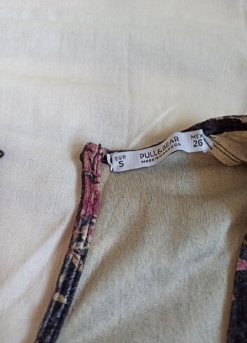 Pull and Bear Çiçekli kadife v yaka mini elbise