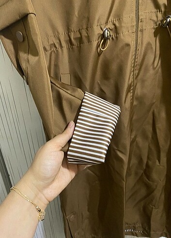 Armani Collezioni #Bileği Çizgili Kapüşonlu Taba Trençkot