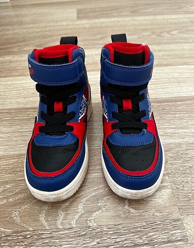 H&M Bot 26 numara