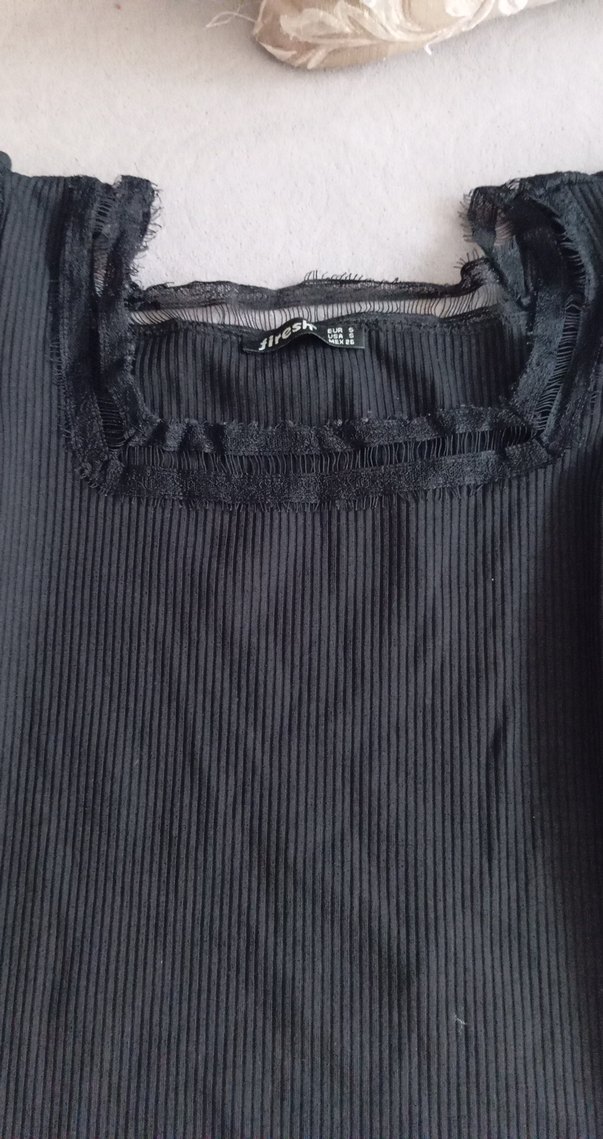 Uzun Kollu Siyah Gotik Fırfırlı Bluz - Görsel 2