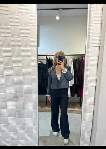 Zara Sikligin Ve Rahatligin Bulustugu Gri Takim