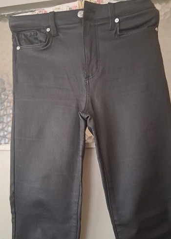 Mango Kemer Detaylı Siyah Midi Denim Kadın Pantolon