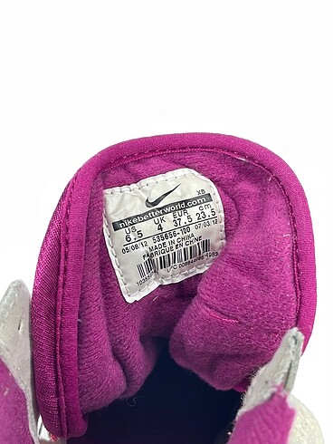 37,5 Beden beyaz Renk Nike Spor Ayakkabı %70 İndirimli.