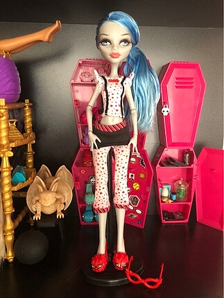 Monster High Ghoulia ????????