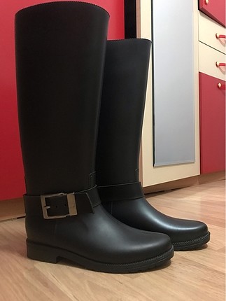 Yağmur çizmesi