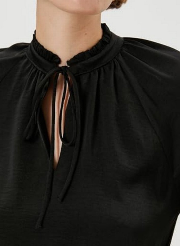 Siyah Saten Kadın Bluz - Görsel 4