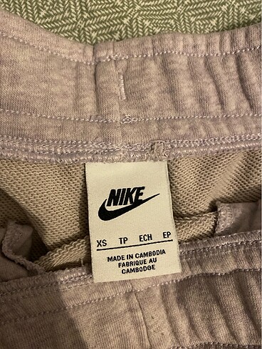 Nike Defosuz