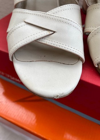 Beyaz Kadın Dolgu Topuklu Sandalet - Görsel 3