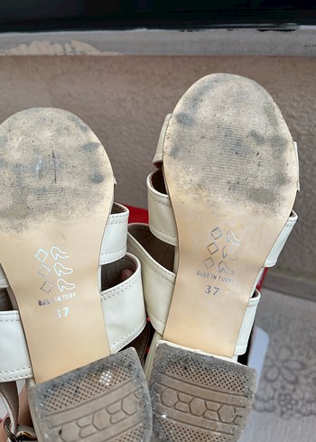 Beyaz Kadın Dolgu Topuklu Sandalet - Görsel 5