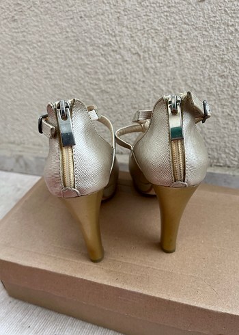Bej Parlak Tokalı Kadın Topuklu Ayakkabı - Görsel 2