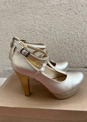 Bej Parlak Tokalı Kadın Topuklu Ayakkabı - Görsel 3