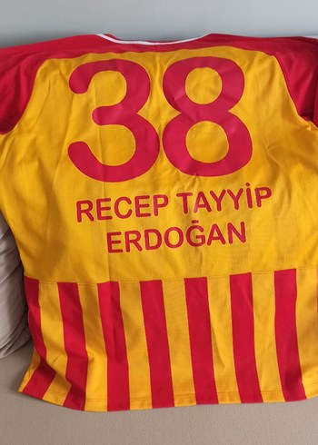 Kırmızı Sarı Çizgili Erkek Spor Tişörtü - Görsel 3