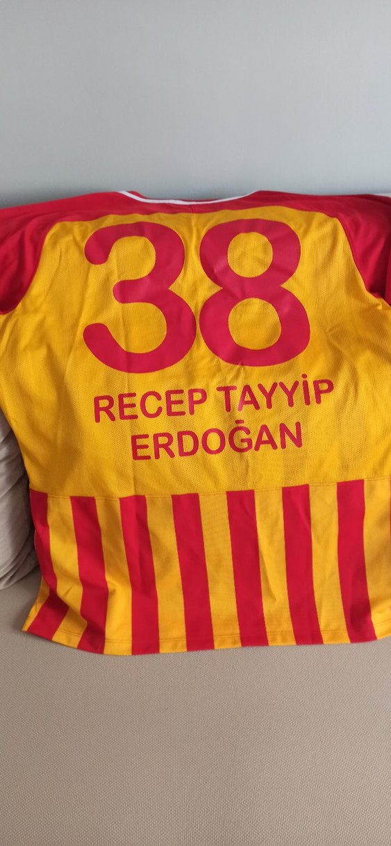 Kırmızı Sarı Çizgili Erkek Spor Tişörtü - Görsel 3