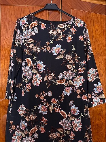Elbise siyah üzeri çiçekli - Görsel 2