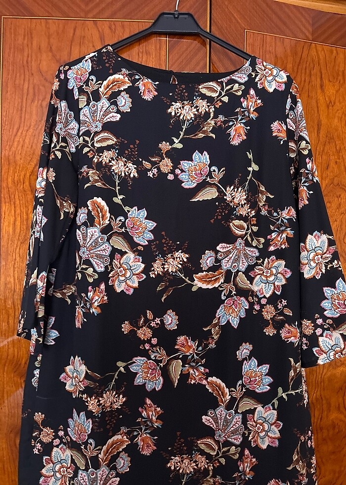 Elbise siyah üzeri çiçekli - Görsel 2