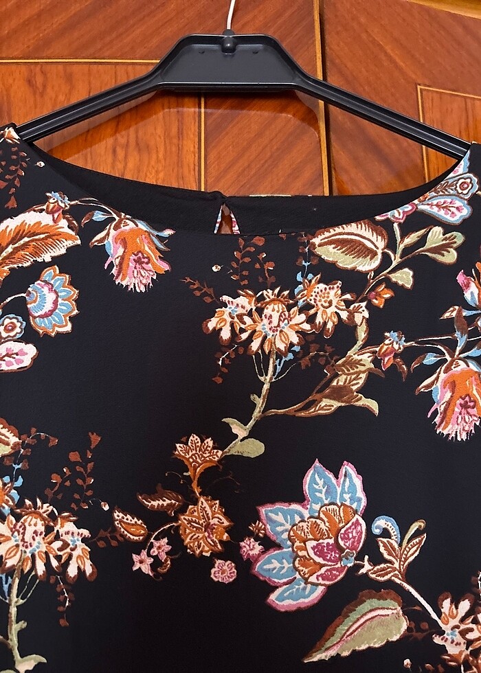 Elbise siyah üzeri çiçekli - Görsel 4