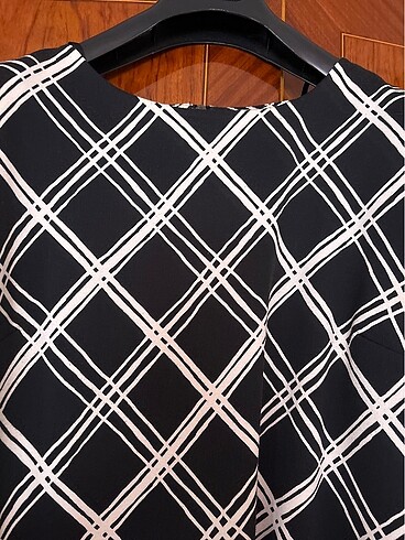 Siyah üzeri çizgili elbise - Görsel 2