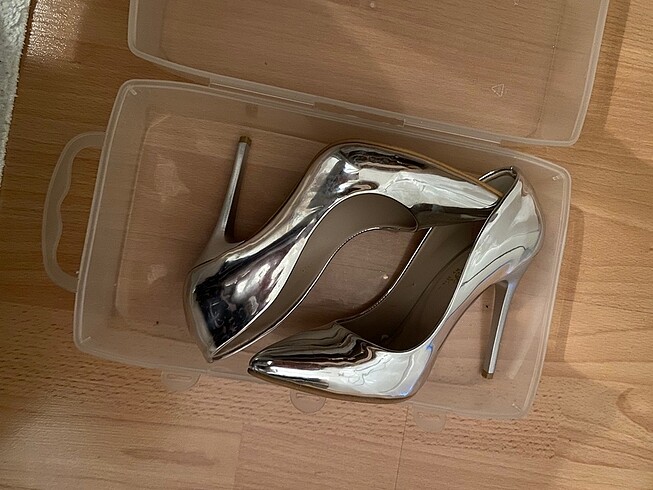 Gümüş stiletto
