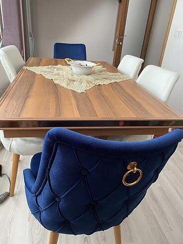 Yemek masası ve 6 adet sandalye