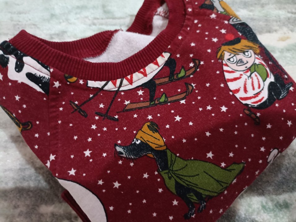 Çocuk Kırmızı Baskılı Eşofman Takımı - Görsel 3