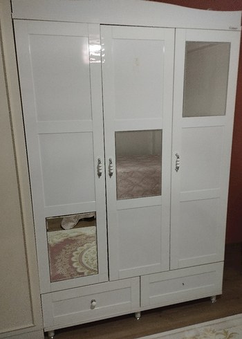 3 kapaklı gardrop