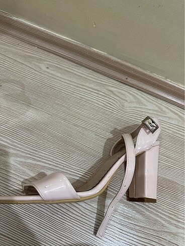 Topuklu ayakkabı - Görsel 2