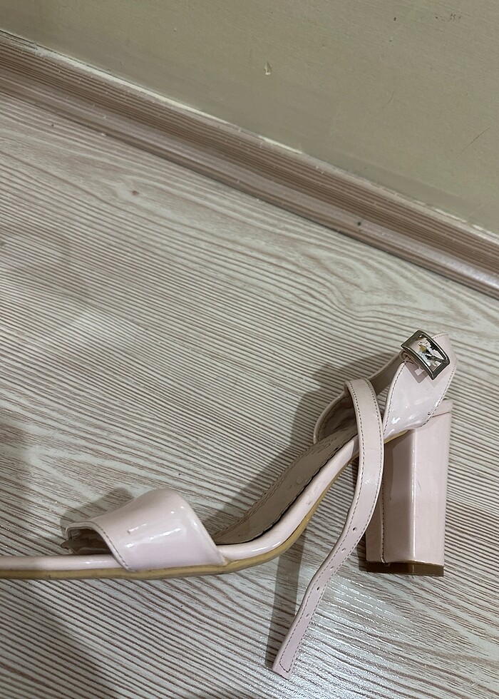 Topuklu ayakkabı - Görsel 2