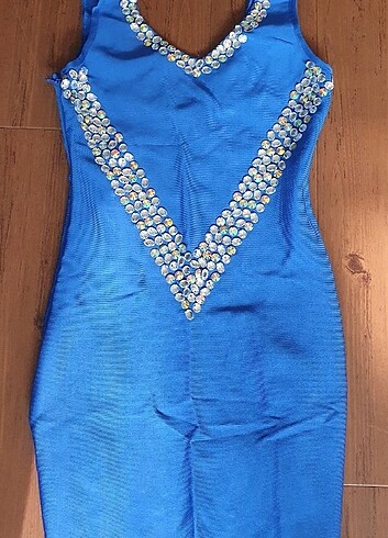 Herve Leger taşlı mavi bandaj elbise