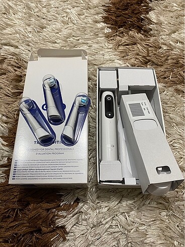 Oral-B iO8 Şarjlı Diş Fırçası