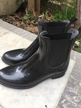 37 numara kısa yağmur botu
