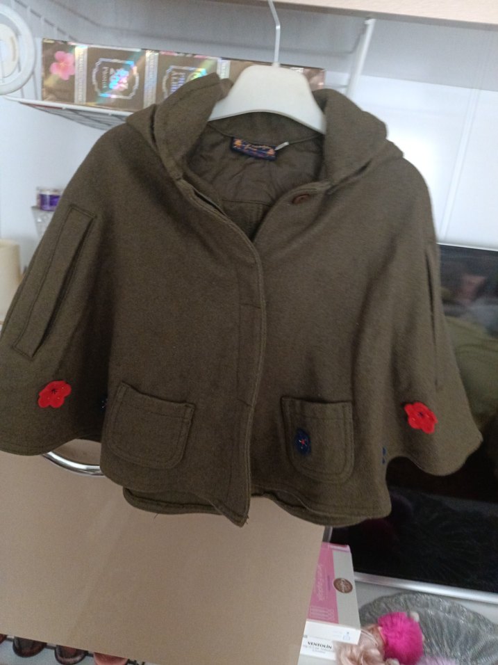 Düğmeli Kısa Kahverengi çocuk Panço - Görsel 3