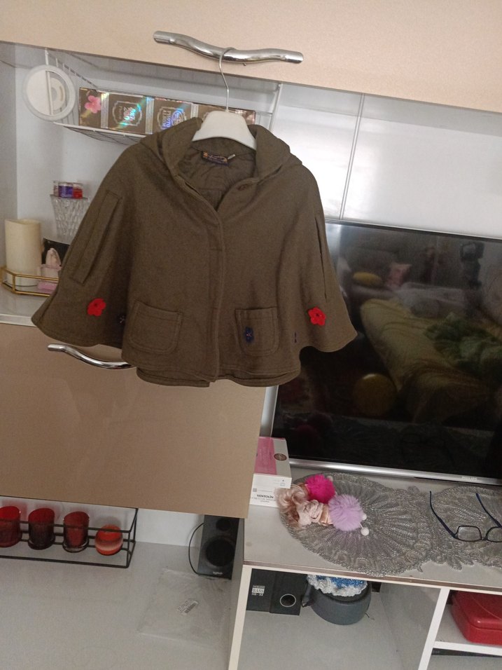 Düğmeli Kısa Kahverengi çocuk Panço - Görsel 2