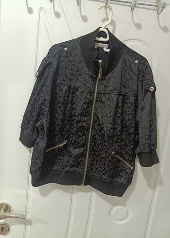 C1 Gri Yılan Desenli Kısa Fermuarlı Kadın Ceket - Görsel 2